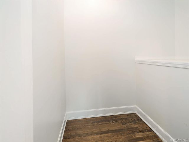 1 Milford Lane, Glen Cove, NY 11542