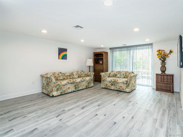 1 Milford Lane, Glen Cove, NY 11542