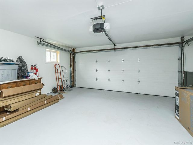 1 Milford Lane, Glen Cove, NY 11542