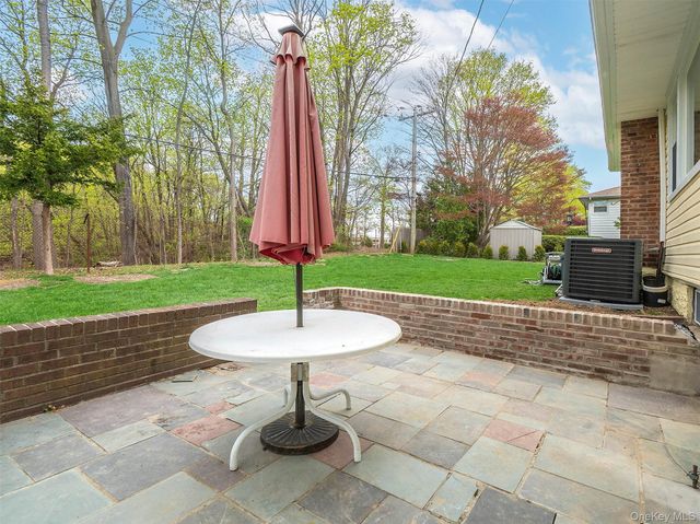 1 Milford Lane, Glen Cove, NY 11542