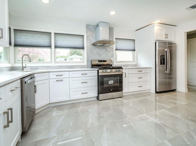 1 Milford Lane, Glen Cove, NY 11542