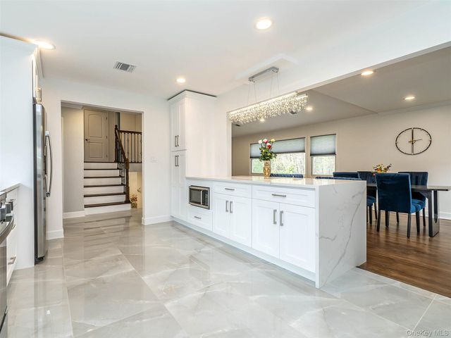 1 Milford Lane, Glen Cove, NY 11542