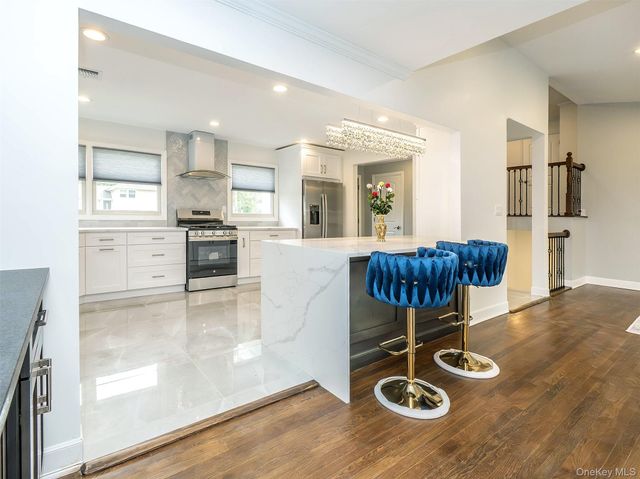 1 Milford Lane, Glen Cove, NY 11542