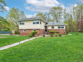 1 Milford Lane, Glen Cove, NY 11542