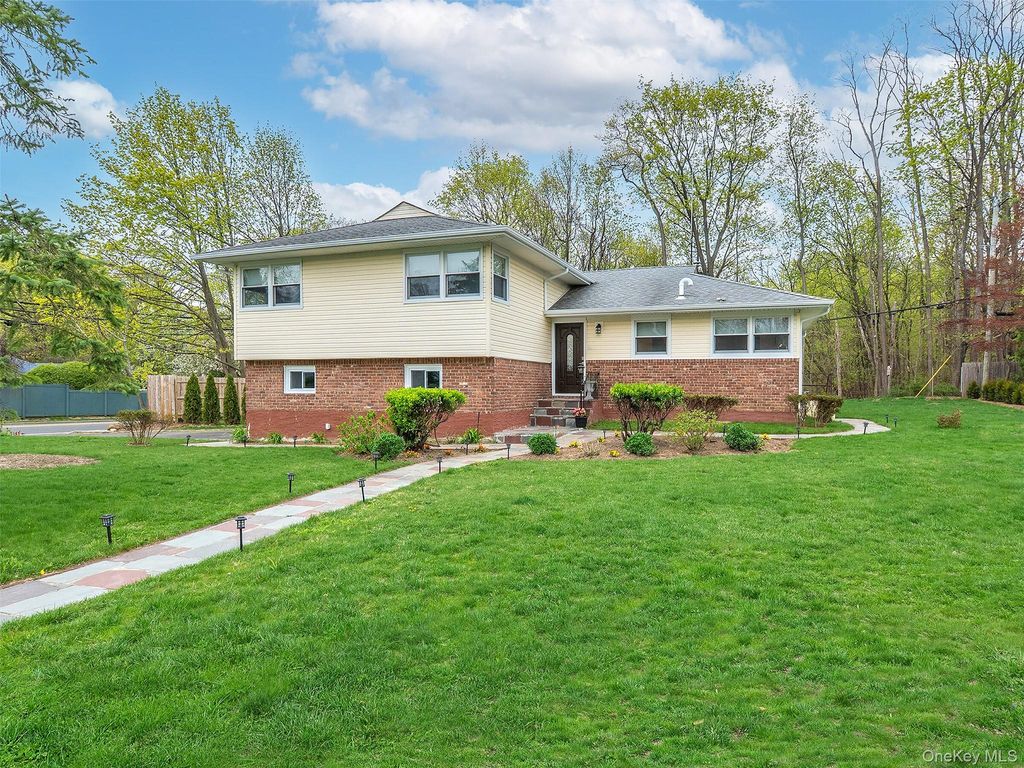 1 Milford Lane, Glen Cove, NY 11542