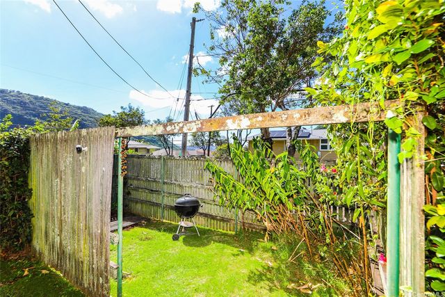 2404 Orchid Street, Honolulu, HI 96816