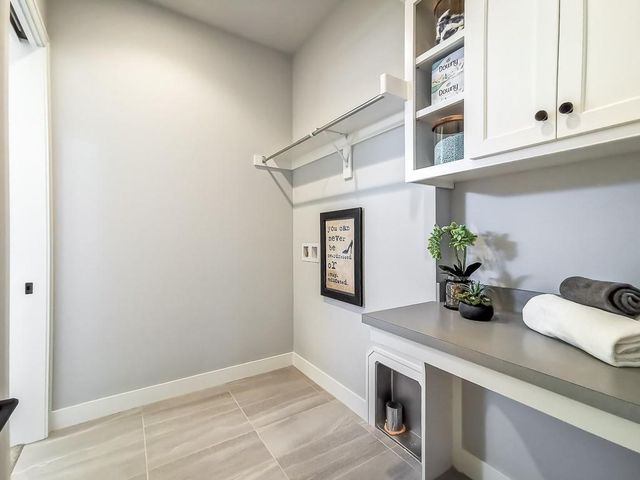 17308 Oakshire Street, Overland Park, KS 66221