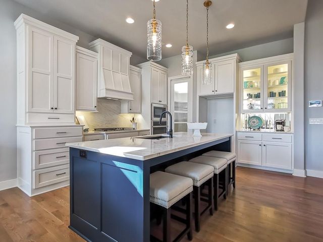17308 Oakshire Street, Overland Park, KS 66221