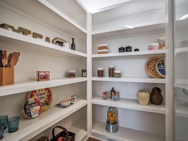 17308 Oakshire Street, Overland Park, KS 66221