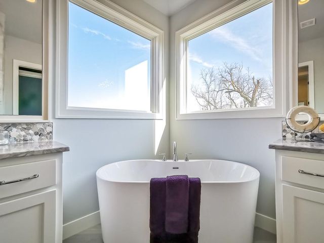 17308 Oakshire Street, Overland Park, KS 66221