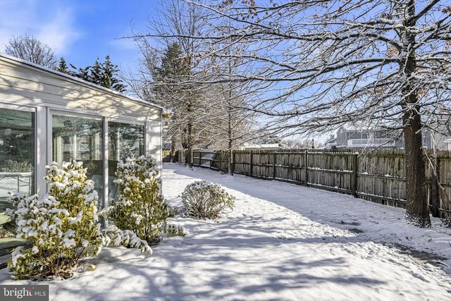 8 GREENBROOK DR, Marlton, NJ 08053