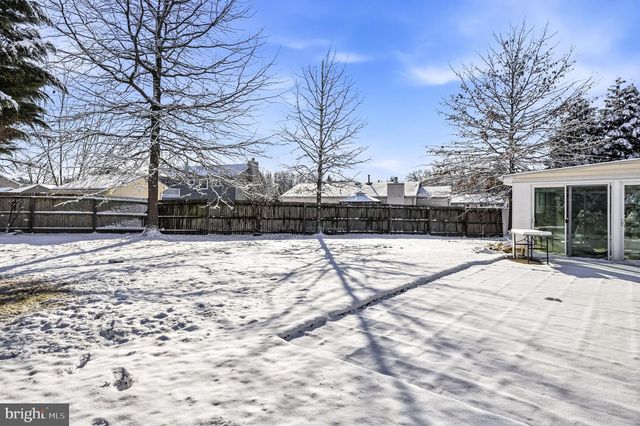 8 GREENBROOK DR, Marlton, NJ 08053