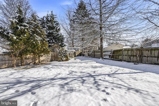 8 GREENBROOK DR, Marlton, NJ 08053