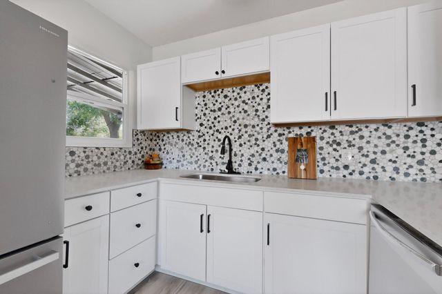 1109 Coal Avenue SW, Albuquerque, NM 87102