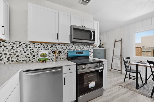 1109 Coal Avenue SW, Albuquerque, NM 87102