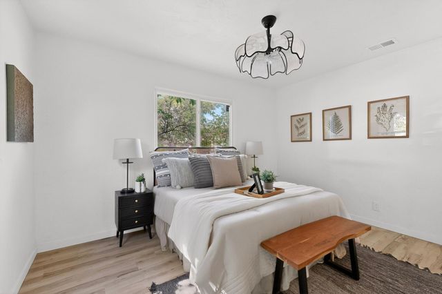 1109 Coal Avenue SW, Albuquerque, NM 87102