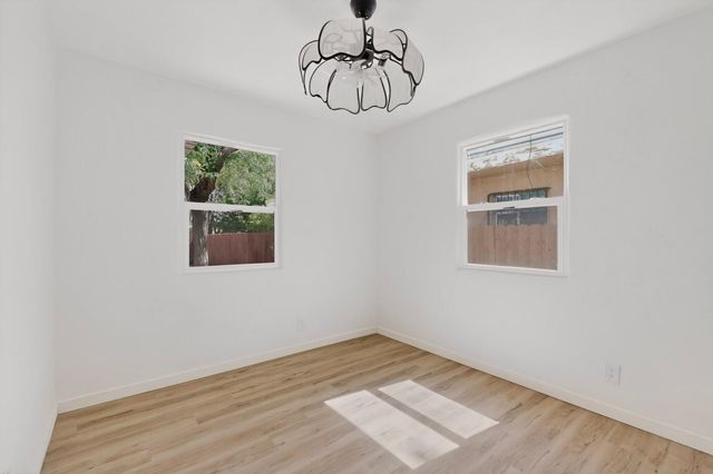 1109 Coal Avenue SW, Albuquerque, NM 87102