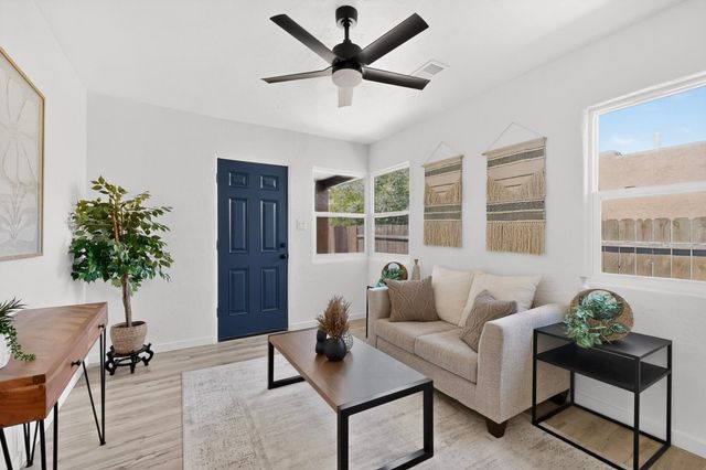 1109 Coal Avenue SW, Albuquerque, NM 87102