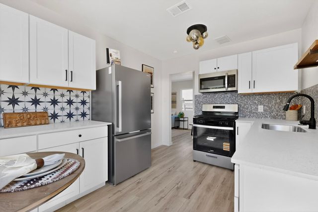 1109 Coal Avenue SW, Albuquerque, NM 87102