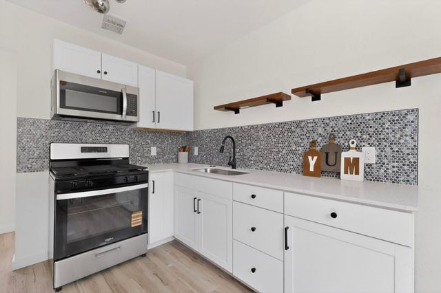 1109 Coal Avenue SW, Albuquerque, NM 87102