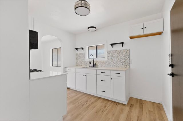 1109 Coal Avenue SW, Albuquerque, NM 87102