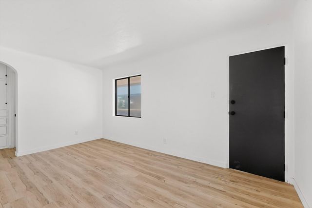 1109 Coal Avenue SW, Albuquerque, NM 87102