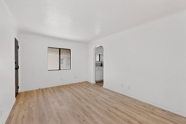 1109 Coal Avenue SW, Albuquerque, NM 87102