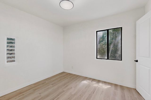 1109 Coal Avenue SW, Albuquerque, NM 87102