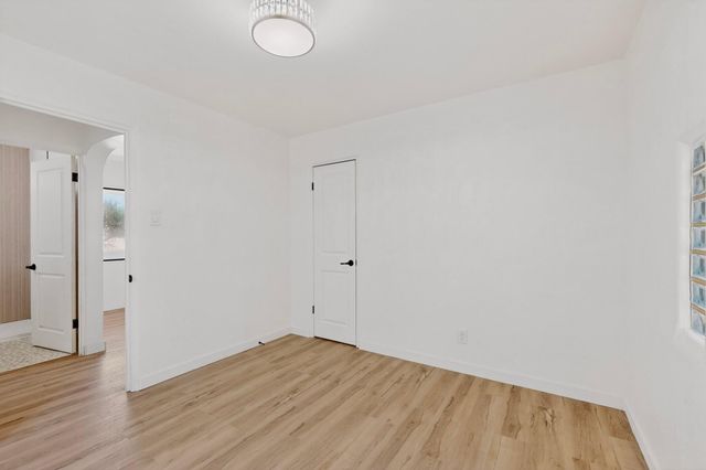 1109 Coal Avenue SW, Albuquerque, NM 87102