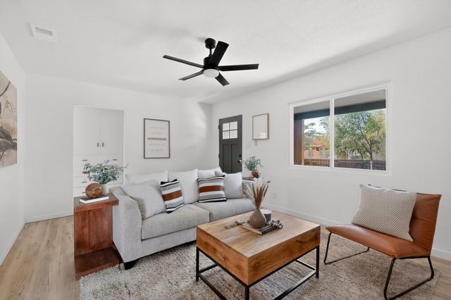 1109 Coal Avenue SW, Albuquerque, NM 87102