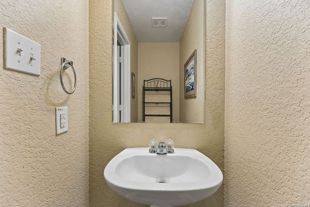 27011 Rustic Cabin, San Antonio, TX 78260