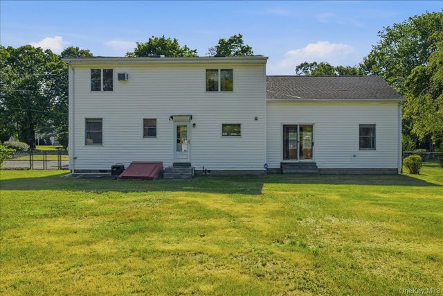 498 Miller Place Road, Miller Place, NY 11764