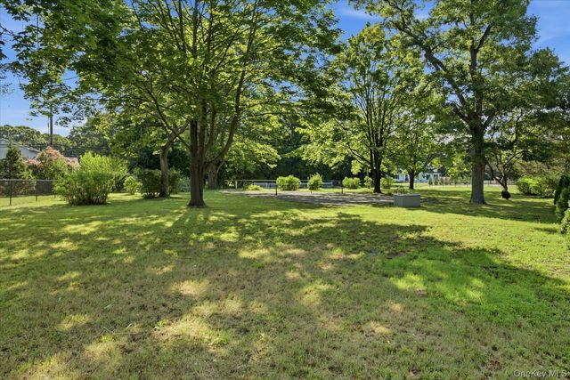 498 Miller Place Road, Miller Place, NY 11764