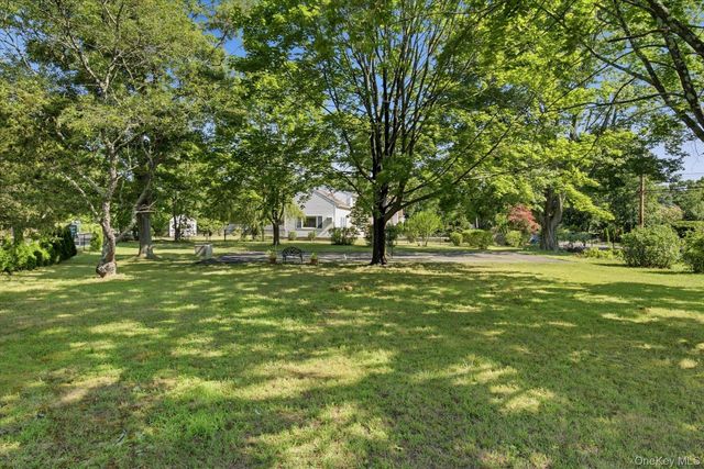 498 Miller Place Road, Miller Place, NY 11764