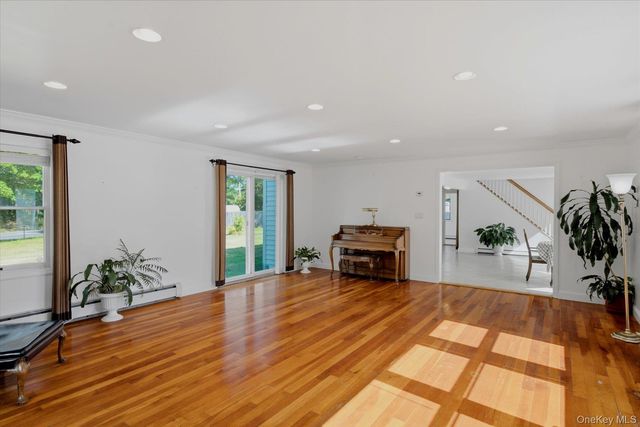 498 Miller Place Road, Miller Place, NY 11764