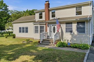 498 Miller Place Road, Miller Place, NY 11764