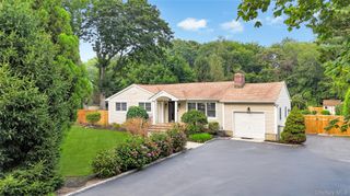3 Everit Place, Smithtown, NY 11787