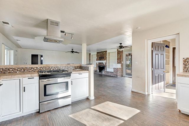 2146 N Maple Avenue, Fresno, CA 93703