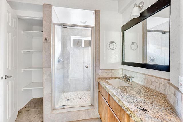 2146 N Maple Avenue, Fresno, CA 93703