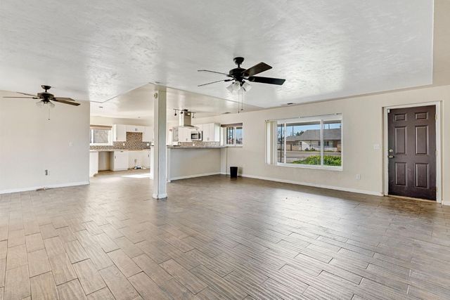 2146 N Maple Avenue, Fresno, CA 93703