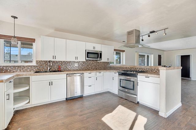 2146 N Maple Avenue, Fresno, CA 93703