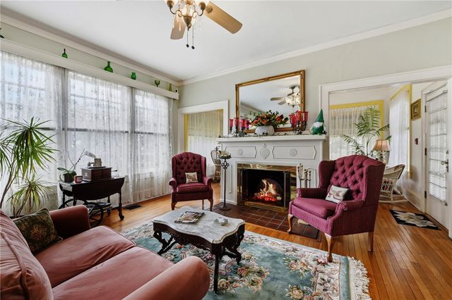 347 E 3RD AVENUE, Mount Dora, FL 32757