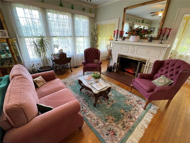 347 E 3RD AVENUE, Mount Dora, FL 32757