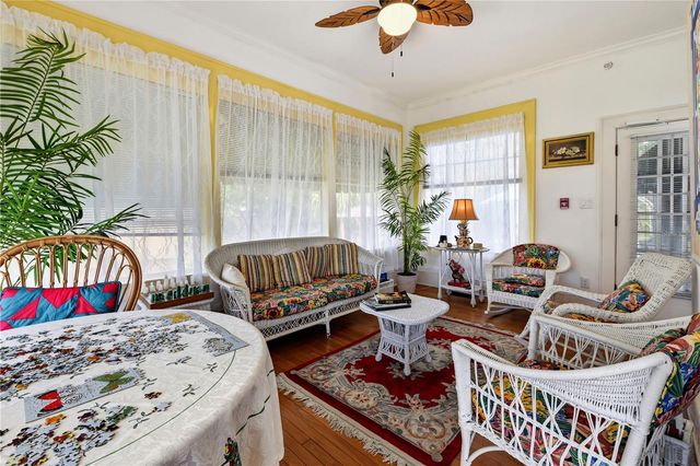 347 E 3RD AVENUE, Mount Dora, FL 32757