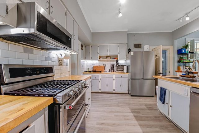 347 E 3RD AVENUE, Mount Dora, FL 32757