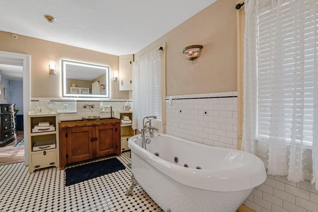 347 E 3RD AVENUE, Mount Dora, FL 32757