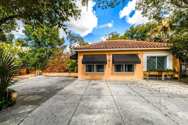 347 E 3RD AVENUE, Mount Dora, FL 32757