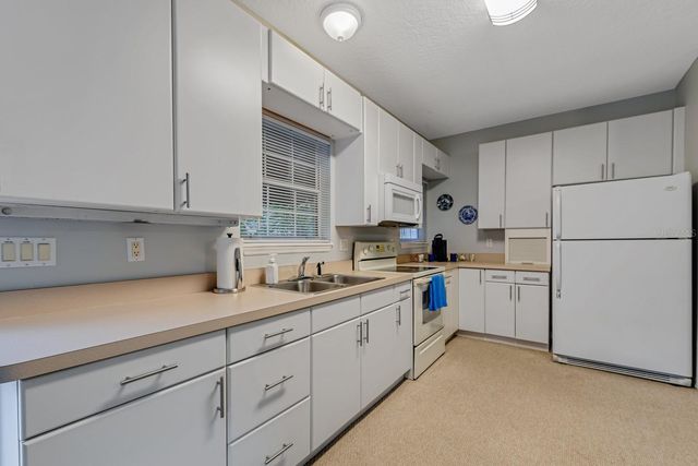 347 E 3RD AVENUE, Mount Dora, FL 32757