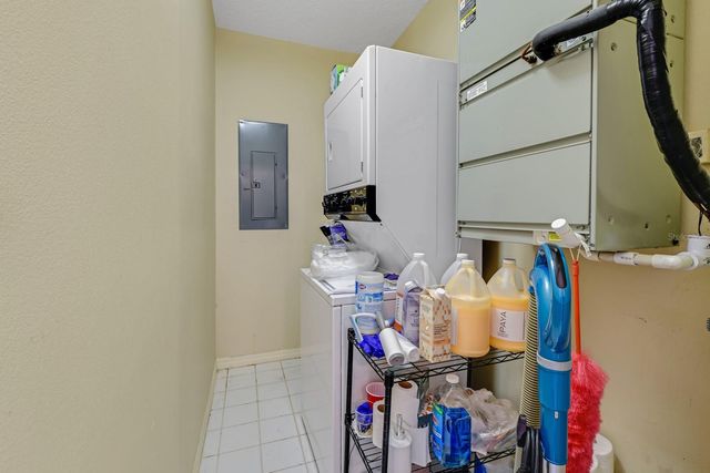 347 E 3RD AVENUE, Mount Dora, FL 32757