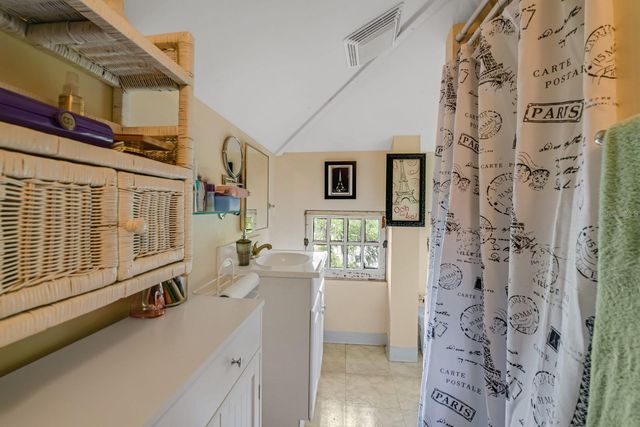 347 E 3RD AVENUE, Mount Dora, FL 32757